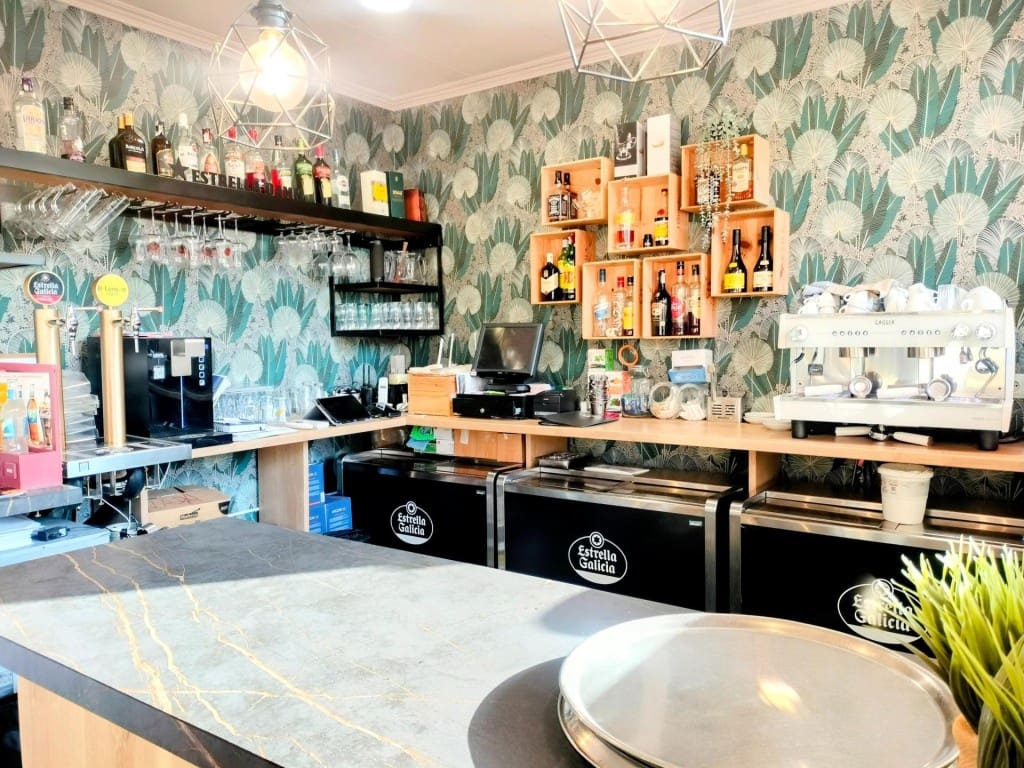 Commercial for rent in Pineda de Mar - € 1,800 (Ref: 9896859)