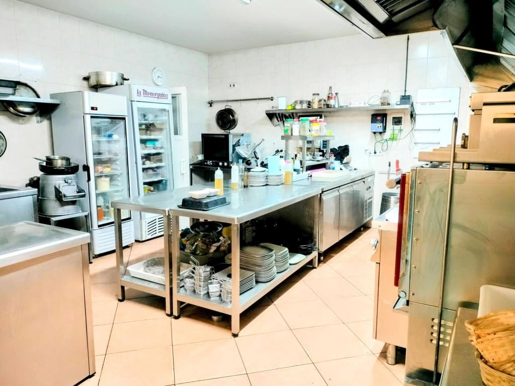 Commercial for rent in Pineda de Mar - € 1,800 (Ref: 9896859)