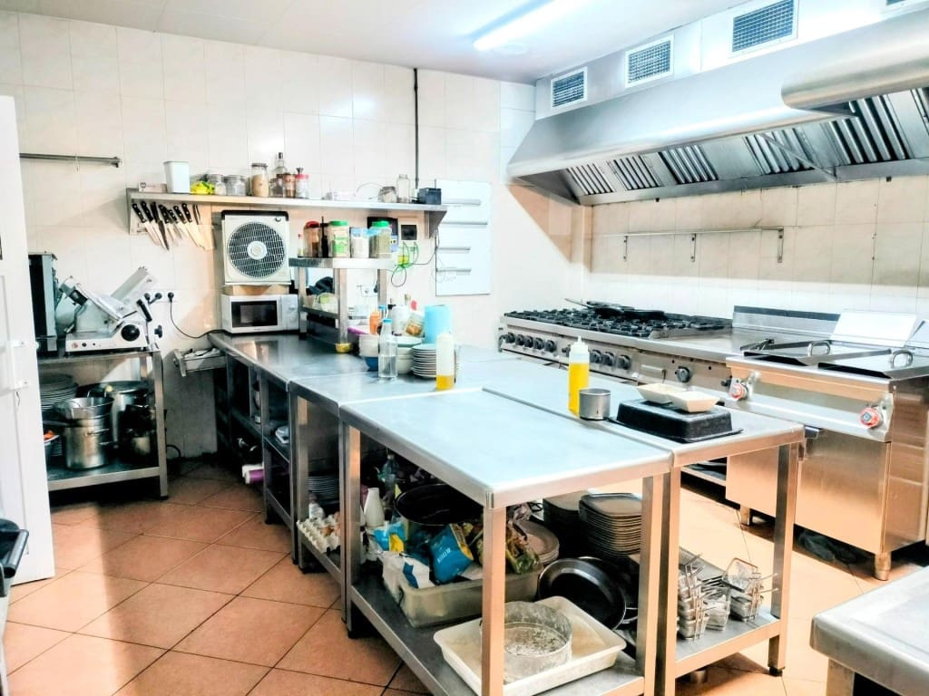 Commercial for rent in Pineda de Mar - € 1,800 (Ref: 9896859)