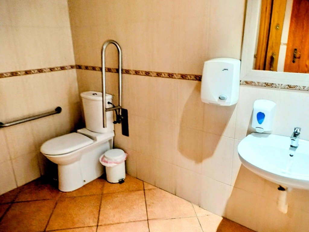 Commercial for rent in Pineda de Mar - € 1,800 (Ref: 9896859)