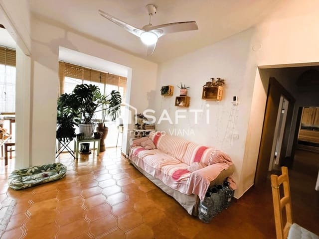 4 bedroom Apartment for sale in Malgrat de Mar - € 232,000 (Ref: 9896860)