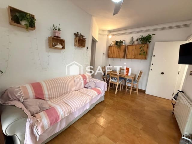 4 bedroom Apartment for sale in Malgrat de Mar - € 232,000 (Ref: 9896860)