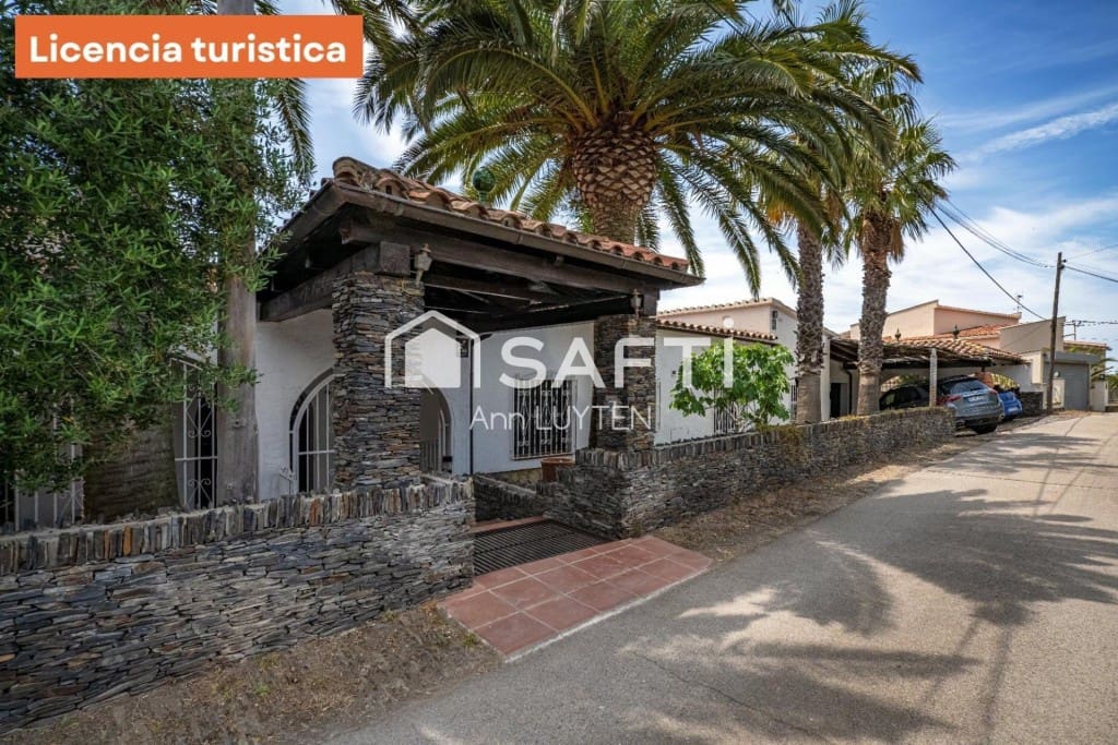 6 bedroom Villa for sale in El Mas Fumats with pool garage - € 749,000 (Ref: 9896861)