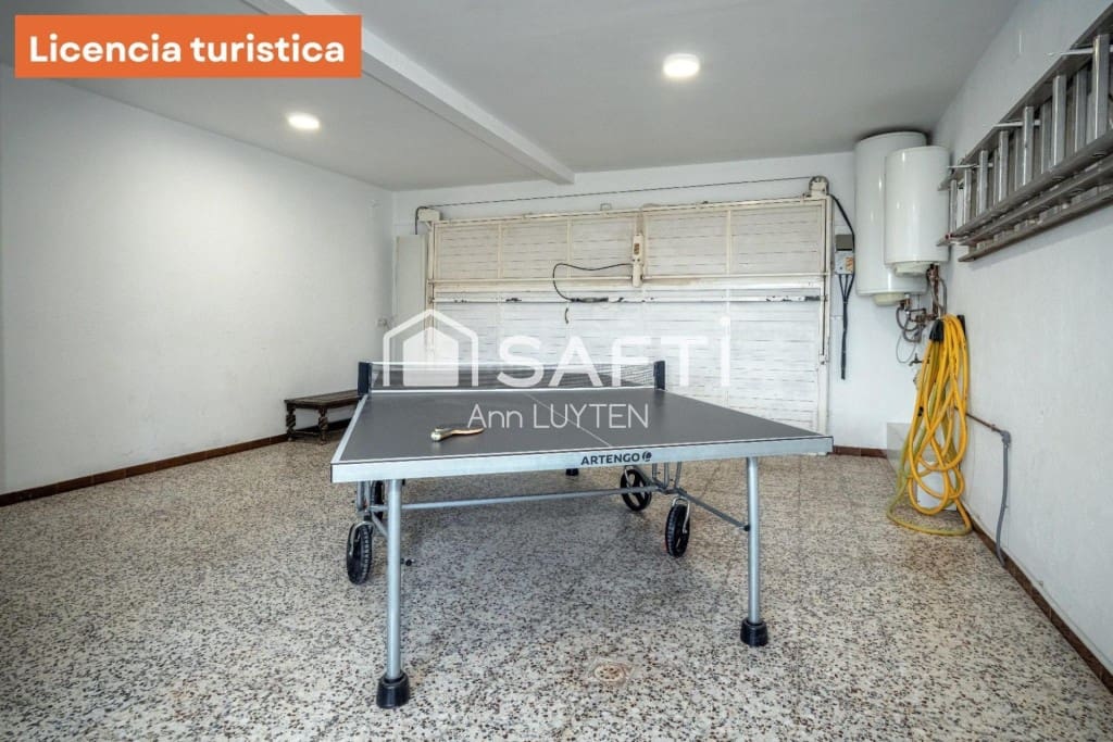 6 bedroom Villa for sale in El Mas Fumats with pool garage - € 749,000 (Ref: 9896861)