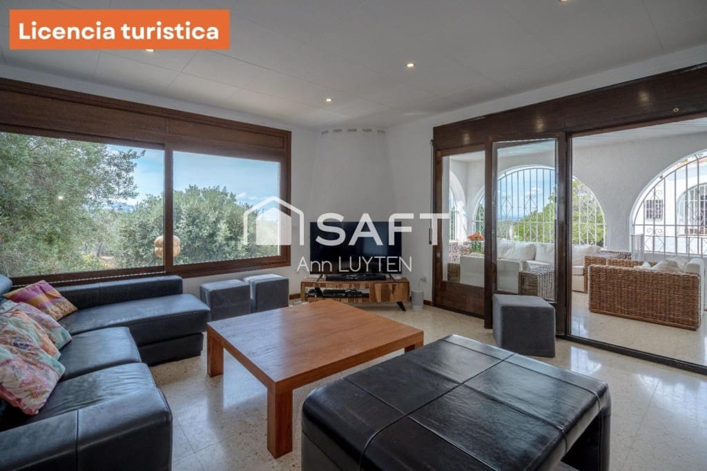6 bedroom Villa for sale in El Mas Fumats with pool garage - € 749,000 (Ref: 9896861)