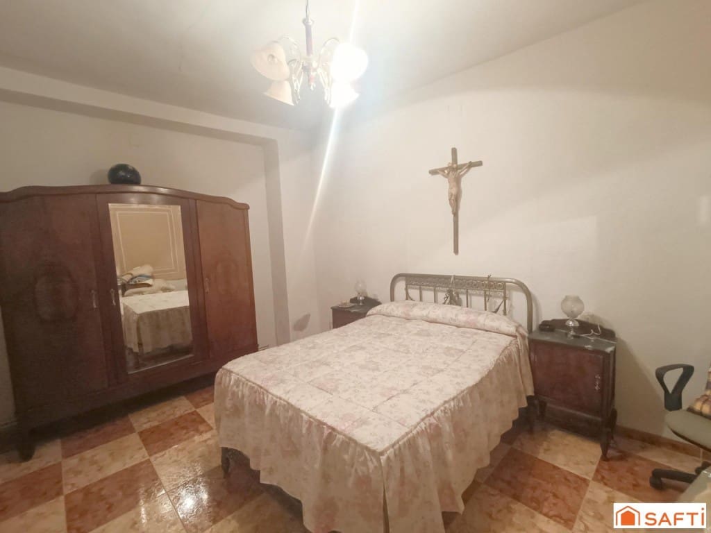 11 bedroom Terraced Villa for sale in Villarta de San Juan with garage - € 164,000 (Ref: 9899313)