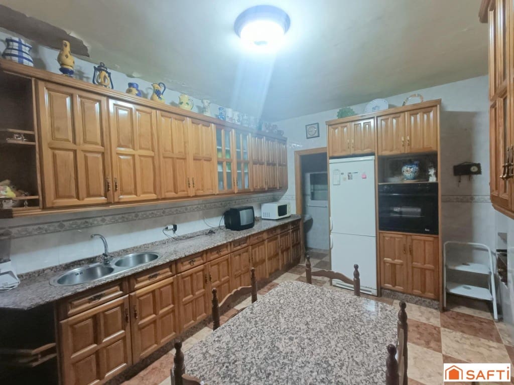 11 bedroom Terraced Villa for sale in Villarta de San Juan with garage - € 164,000 (Ref: 9899313)