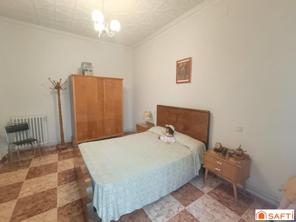 11 bedroom Terraced Villa for sale in Villarta de San Juan with garage - € 164,000 (Ref: 9899313)