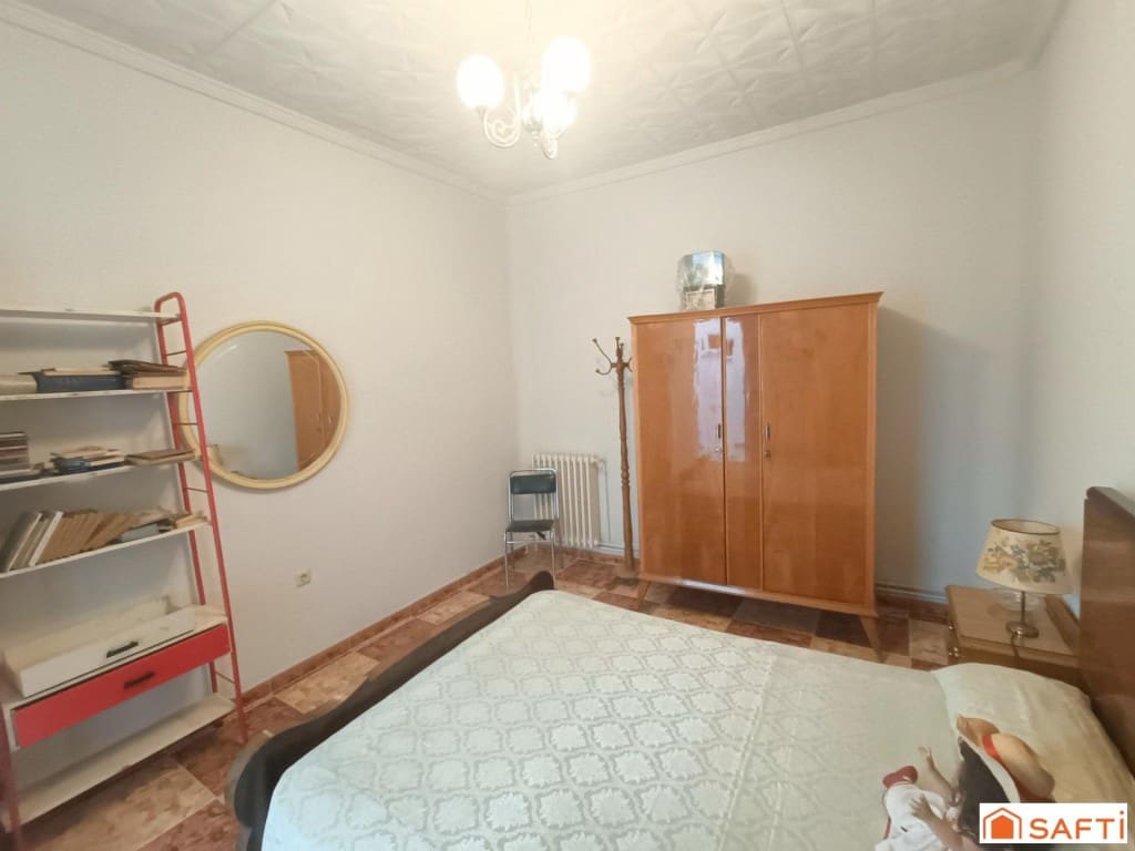 11 bedroom Terraced Villa for sale in Villarta de San Juan with garage - € 164,000 (Ref: 9899313)