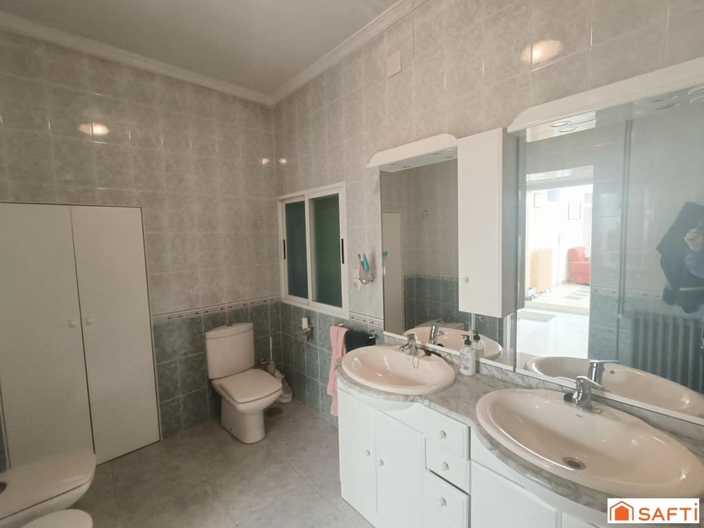 11 bedroom Terraced Villa for sale in Villarta de San Juan with garage - € 164,000 (Ref: 9899313)