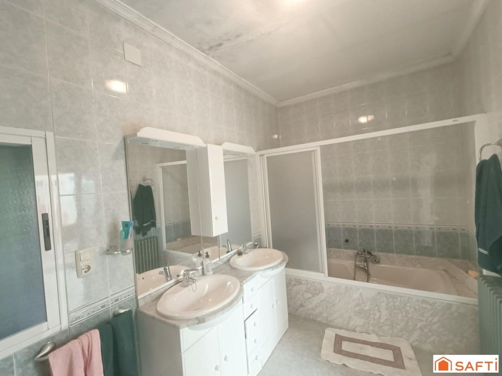 11 bedroom Terraced Villa for sale in Villarta de San Juan with garage - € 164,000 (Ref: 9899313)