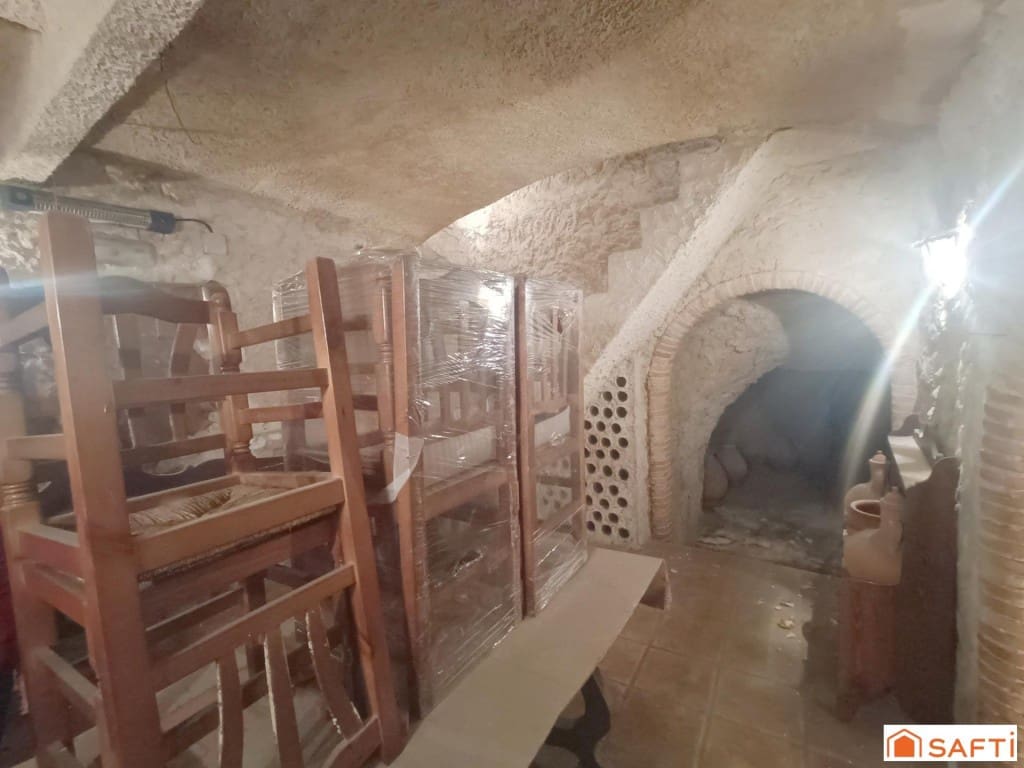 11 bedroom Terraced Villa for sale in Villarta de San Juan with garage - € 164,000 (Ref: 9899313)