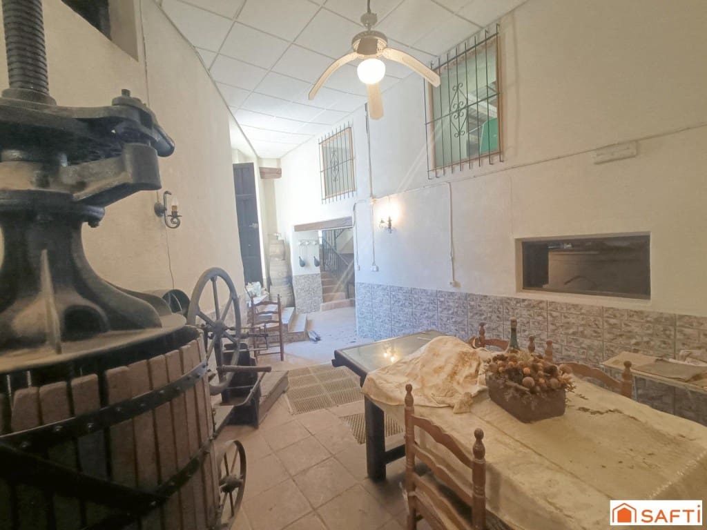 11 bedroom Terraced Villa for sale in Villarta de San Juan with garage - € 164,000 (Ref: 9899313)