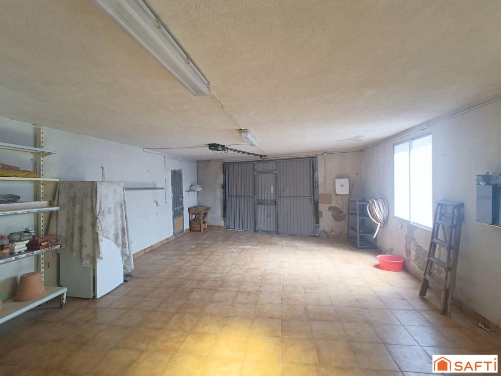 11 bedroom Terraced Villa for sale in Villarta de San Juan with garage - € 164,000 (Ref: 9899313)