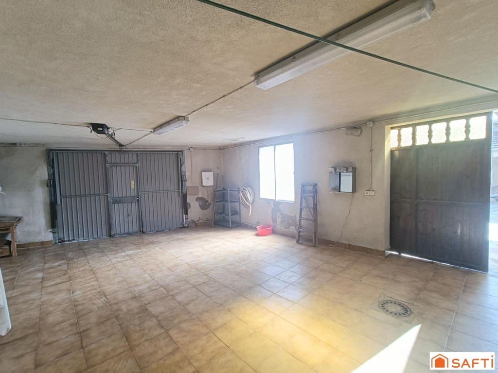 11 bedroom Terraced Villa for sale in Villarta de San Juan with garage - € 164,000 (Ref: 9899313)