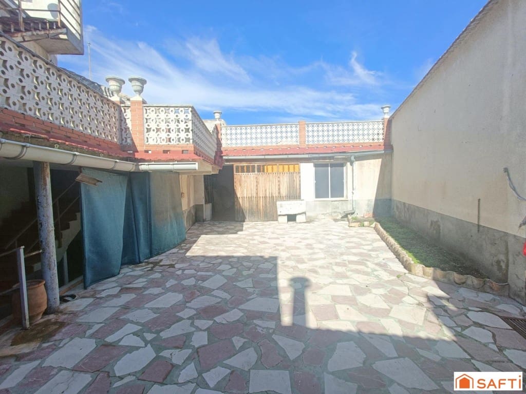 11 bedroom Terraced Villa for sale in Villarta de San Juan with garage - € 164,000 (Ref: 9899313)