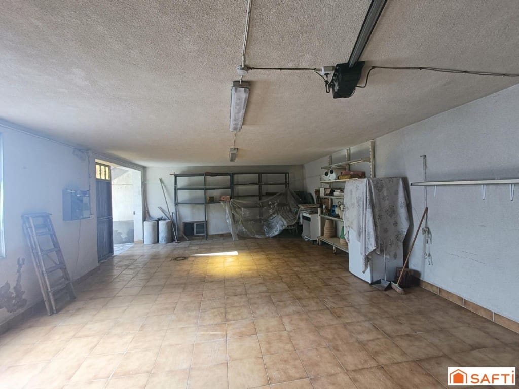11 bedroom Terraced Villa for sale in Villarta de San Juan with garage - € 164,000 (Ref: 9899313)