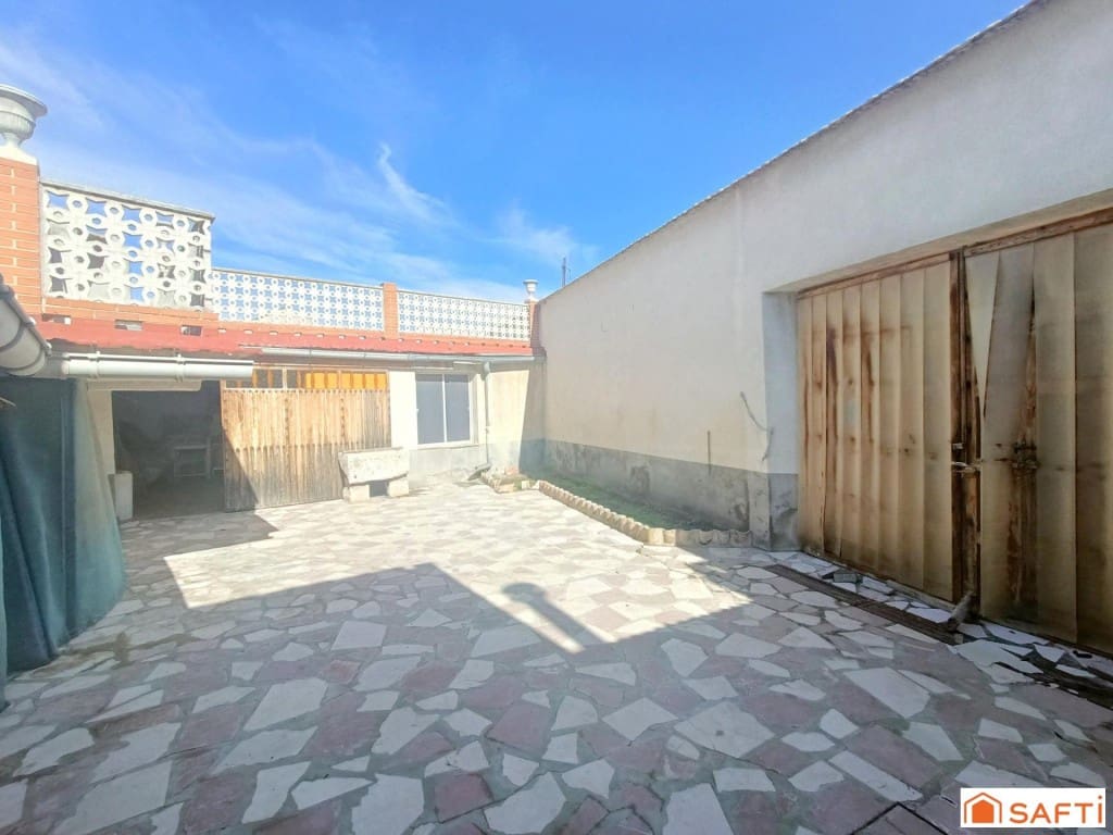 11 bedroom Terraced Villa for sale in Villarta de San Juan with garage - € 164,000 (Ref: 9899313)
