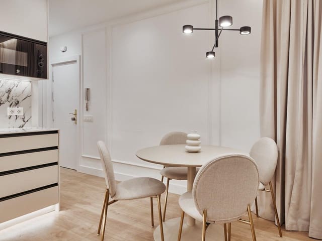 2 slaapkamer Appartement te koop in Universidad, Madrid stad - € 629.000 (Ref: 9899331)