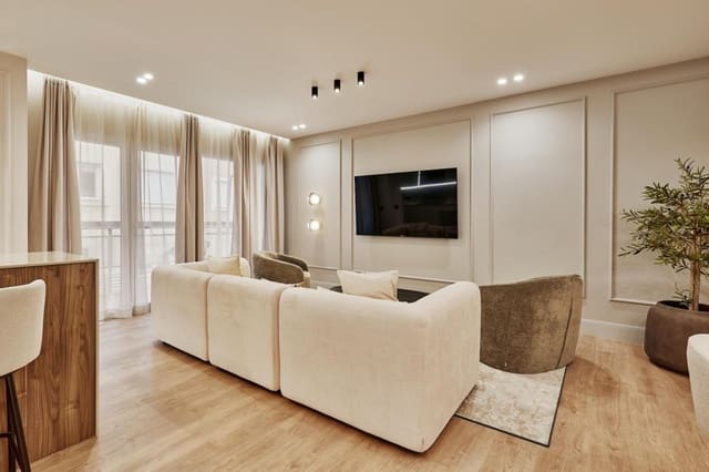Apartamento de 3 habitaciones en Valdeacederas, Madrid ciudad en venta - 1.549.000 € (Ref: 9899340)