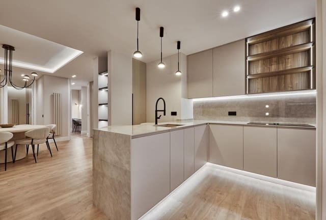 Apartamento de 3 habitaciones en Valdeacederas, Madrid ciudad en venta - 1.549.000 € (Ref: 9899340)