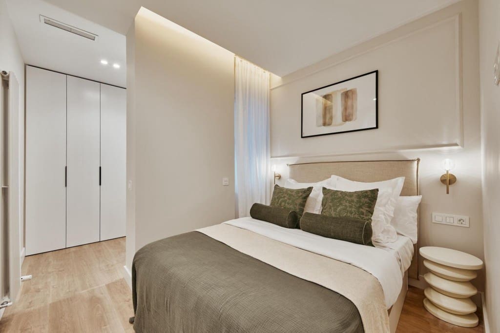 4 bedroom Apartment for sale in Madrid city - € 1,379,000 (Ref: 9899354)