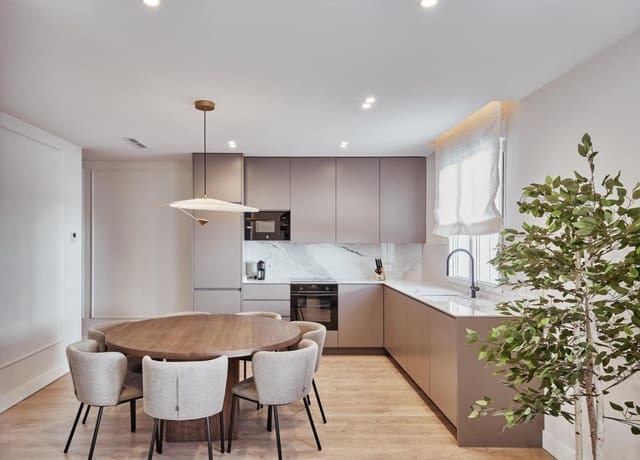 4 bedroom Apartment for sale in Valdeacederas, Madrid city - € 1,379,000 (Ref: 9899354)
