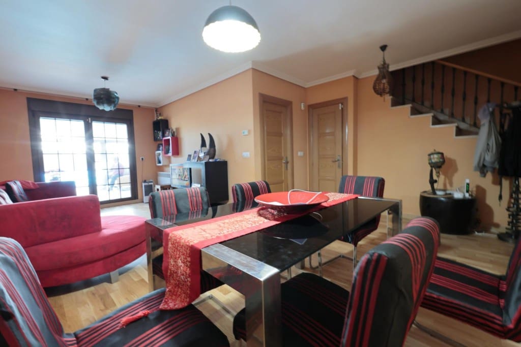 4 sypialnia Dom szeregowy na sprzedaż w Ponferrada z basenem - 475 000 € (Ref: 9899379)