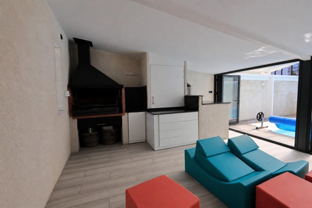 4 sypialnia Dom szeregowy na sprzedaż w Ponferrada z basenem - 475 000 € (Ref: 9899379)