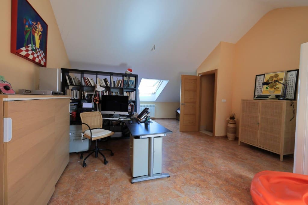 4 sypialnia Dom szeregowy na sprzedaż w Ponferrada z basenem - 475 000 € (Ref: 9899379)