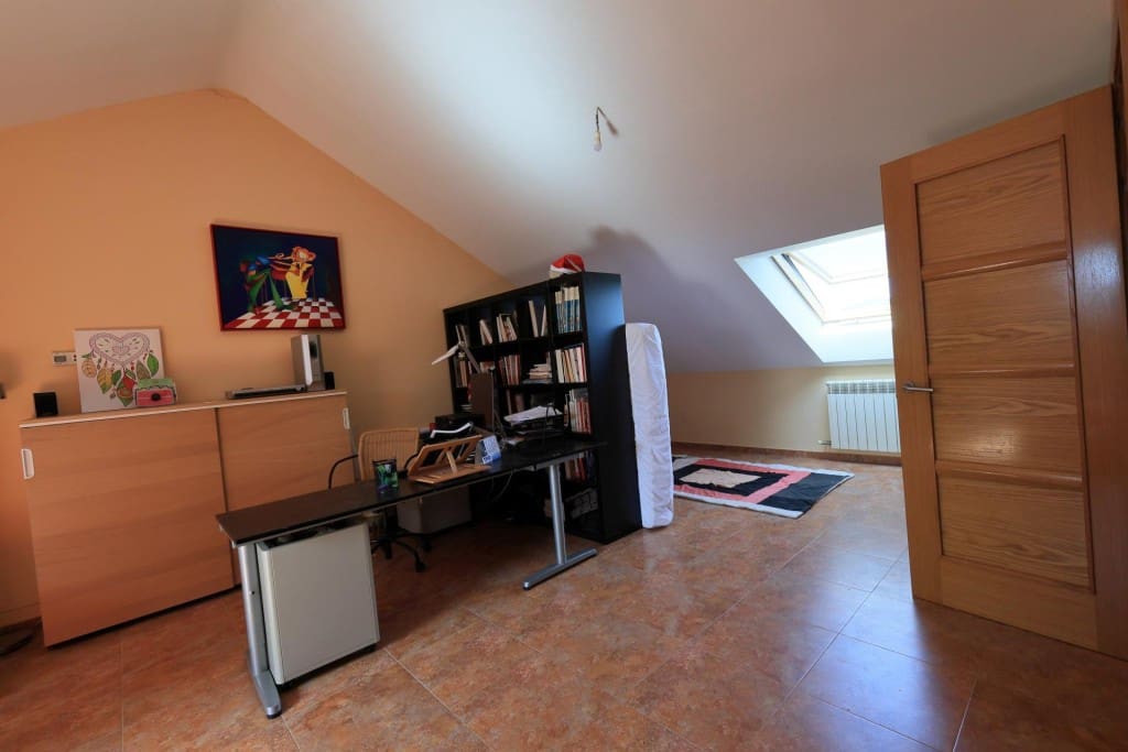 4 sypialnia Dom szeregowy na sprzedaż w Ponferrada z basenem - 475 000 € (Ref: 9899379)