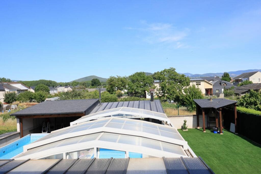 4 sypialnia Dom szeregowy na sprzedaż w Ponferrada z basenem garażem - 450 000 € (Ref: 9899379)