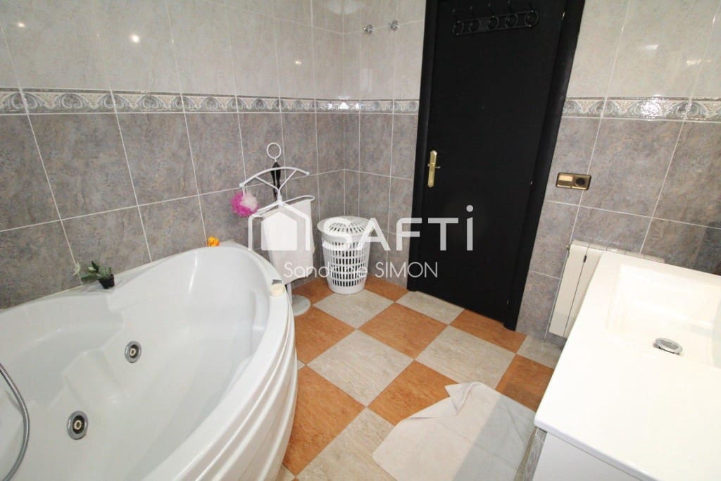 6 chambre Villa/Maison à vendre à Lloret de Mar - 430 000 € (Ref: 9904256)