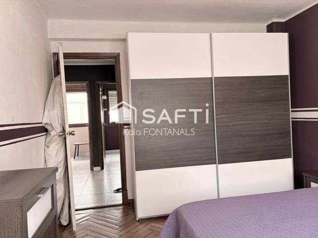 4 bedroom Apartment for sale in Vigo with garage - € 220,000 (Ref: 9904263)