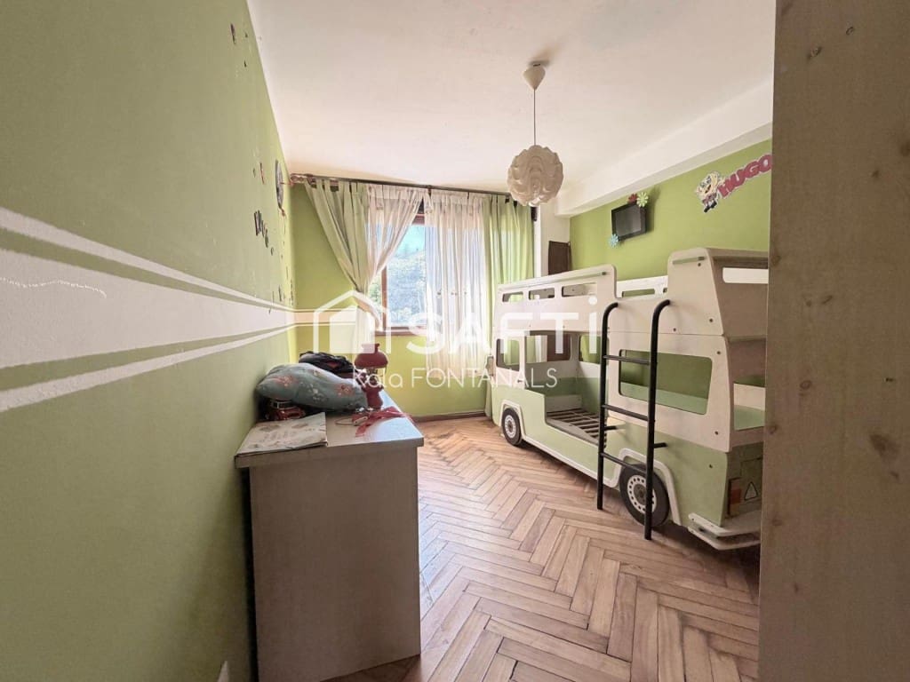 4 bedroom Apartment for sale in Vigo with garage - € 220,000 (Ref: 9904263)