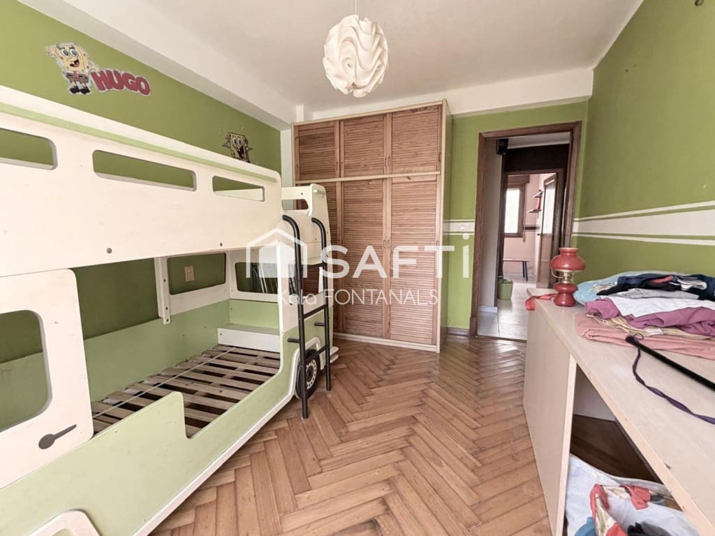 4 bedroom Apartment for sale in Vigo with garage - € 220,000 (Ref: 9904263)
