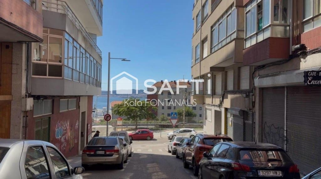 4 bedroom Apartment for sale in Vigo with garage - € 220,000 (Ref: 9904263)