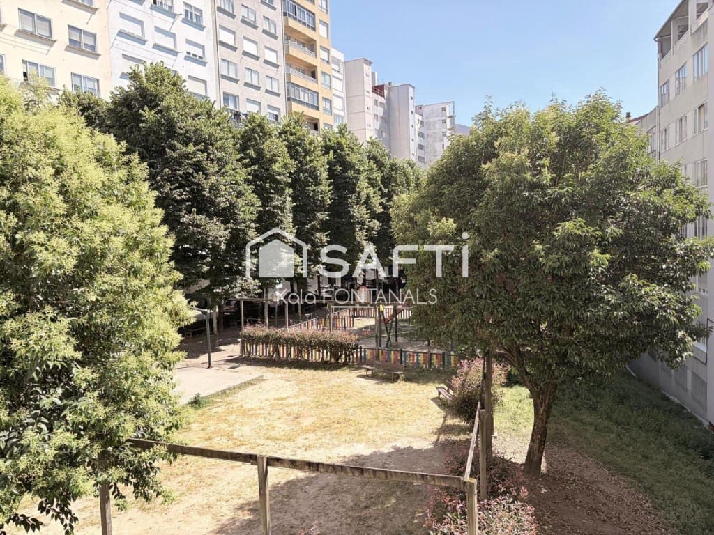 4 bedroom Apartment for sale in Vigo with garage - € 220,000 (Ref: 9904263)