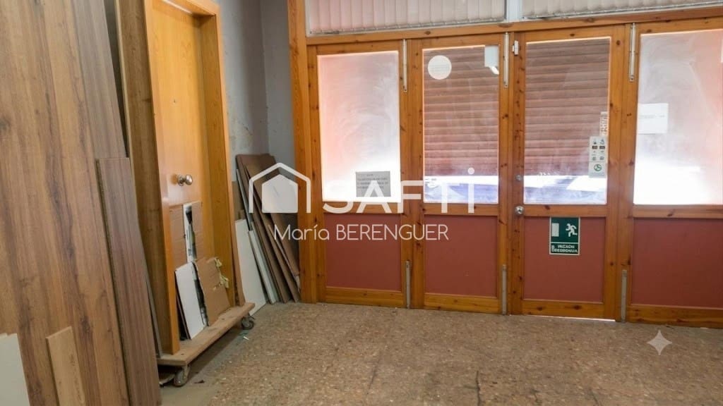 Local Comercial en Cornellà de Llobregat en venta - 135.000 € (Ref: 9904266)