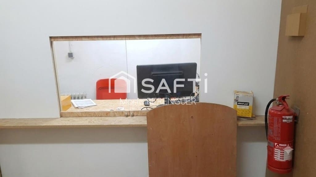 Local Comercial en Cornellà de Llobregat en venta - 135.000 € (Ref: 9904266)
