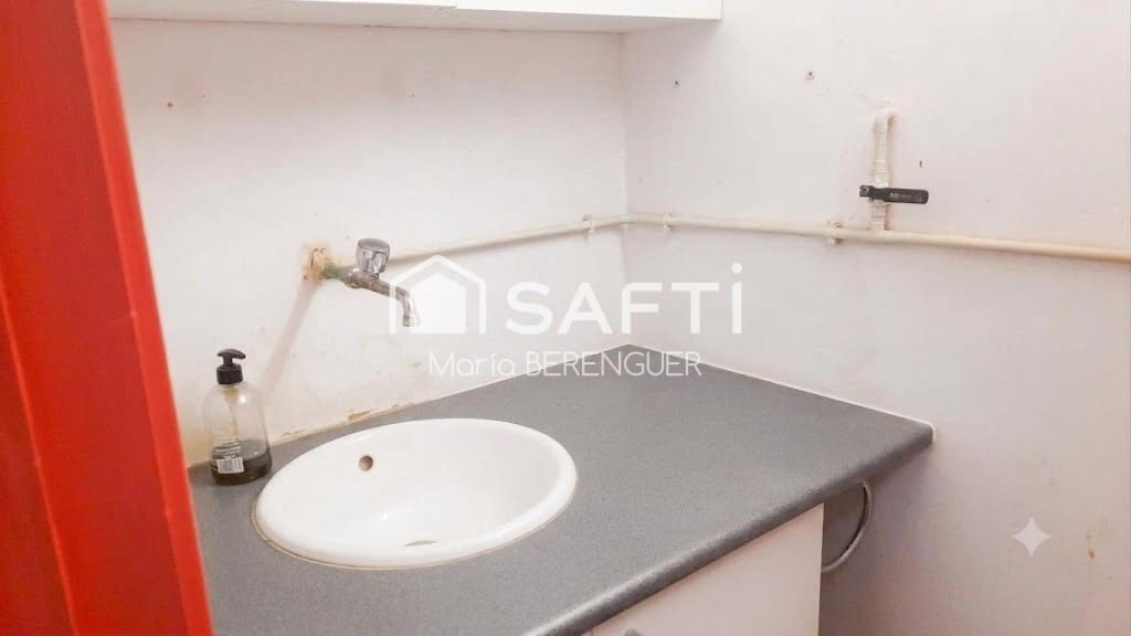 Local Comercial en Cornellà de Llobregat en venta - 135.000 € (Ref: 9904266)