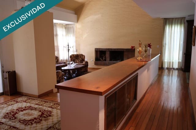 Adosado de 6 habitaciones en O Barco de Valdeorras en venta - 425.000 € (Ref: 9904268)