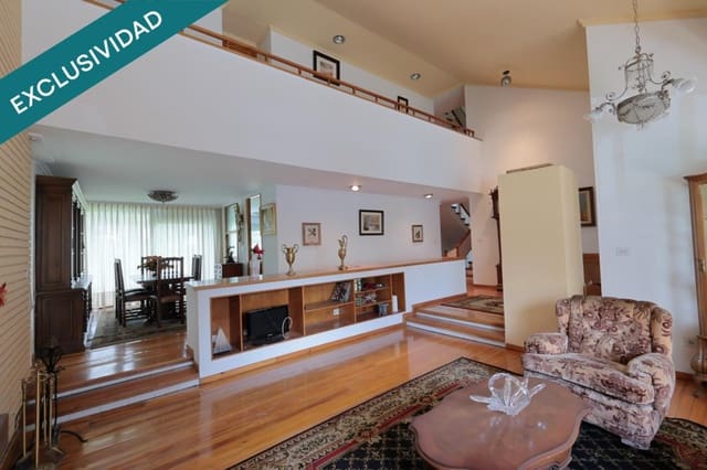 Adosado de 6 habitaciones en O Barco de Valdeorras en venta - 425.000 € (Ref: 9904268)