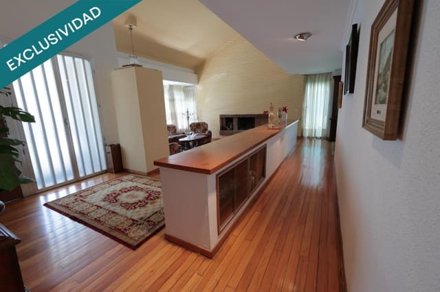 Adosado de 6 habitaciones en O Barco de Valdeorras en venta - 425.000 € (Ref: 9904268)