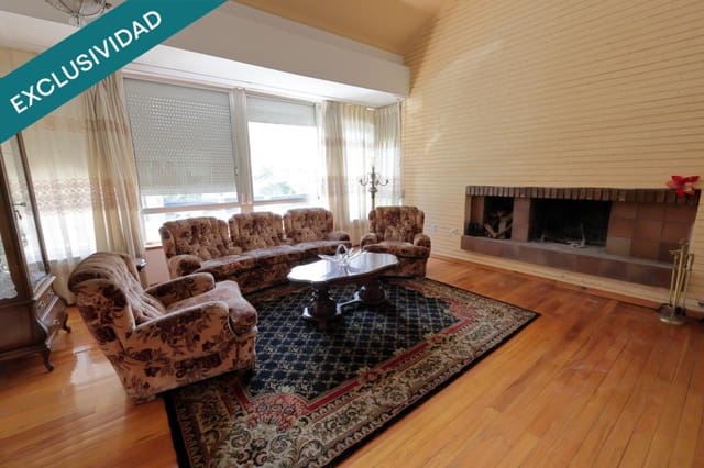 Adosado de 6 habitaciones en O Barco de Valdeorras en venta - 425.000 € (Ref: 9904268)