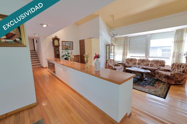 Adosado de 6 habitaciones en O Barco de Valdeorras en venta - 425.000 € (Ref: 9904268)