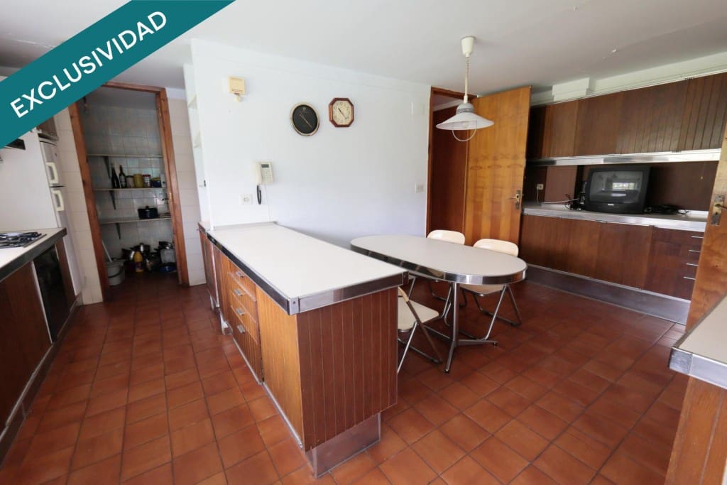 Adosado de 6 habitaciones en O Barco de Valdeorras en venta con piscina garaje - 425.000 € (Ref: 9904268)