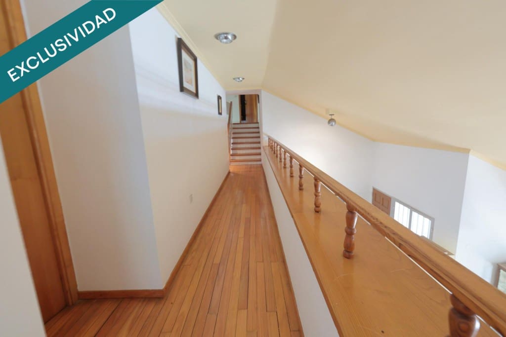 Adosado de 6 habitaciones en O Barco de Valdeorras en venta con piscina garaje - 425.000 € (Ref: 9904268)