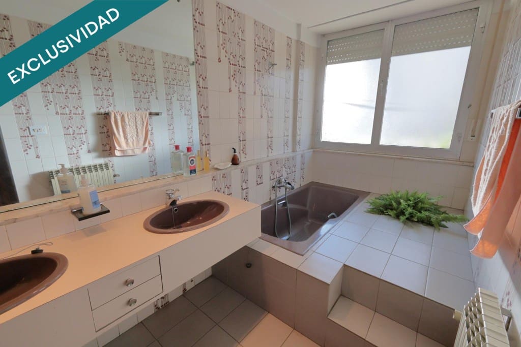 Adosado de 6 habitaciones en O Barco de Valdeorras en venta con piscina garaje - 425.000 € (Ref: 9904268)