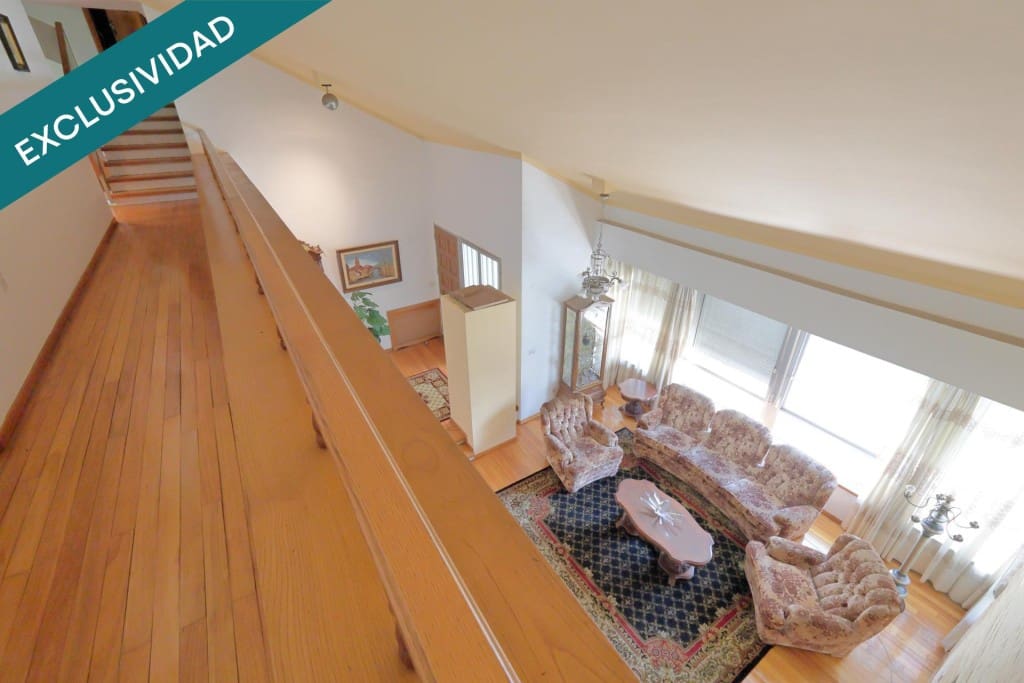 Adosado de 6 habitaciones en O Barco de Valdeorras en venta con piscina garaje - 425.000 € (Ref: 9904268)